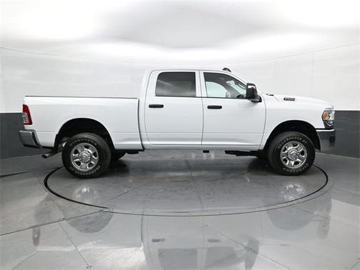 2024 RAM 2500 Tradesman Crew Cab 4x4 6'4' Box