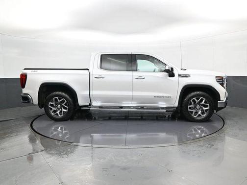 White Frost Tricoat 2024 GMC Sierra 1500 SLT