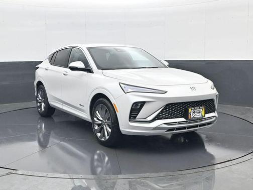 White Frost Tricoat 2026 Buick Envista Avenir FWD