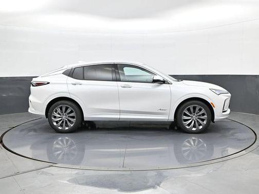 White Frost Tricoat 2026 Buick Envista Avenir FWD