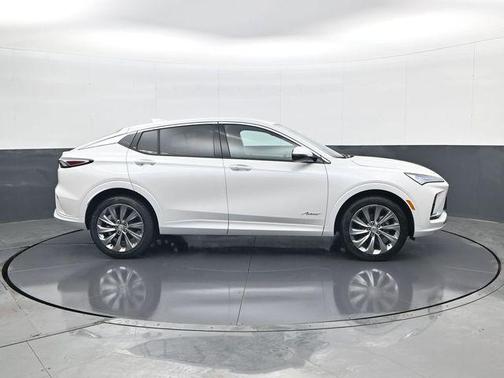 White Frost Tricoat 2026 Buick Envista Avenir FWD