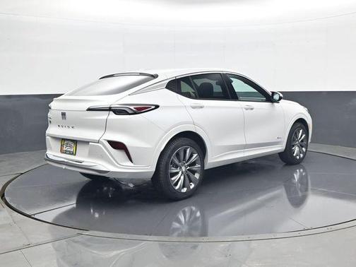 White Frost Tricoat 2026 Buick Envista Avenir FWD