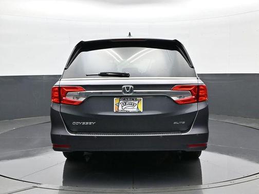 Silver Metallic 2018 Honda Odyssey Elite