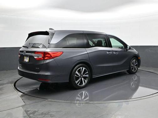 Silver Metallic 2018 Honda Odyssey Elite