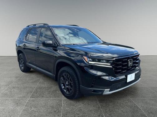 Crystal Black Pearl 2025 Honda Pilot