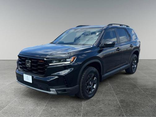 Crystal Black Pearl 2025 Honda Pilot