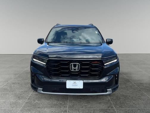 Crystal Black Pearl 2025 Honda Pilot