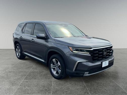 Modern Steel Metallic 2024 Honda Pilot