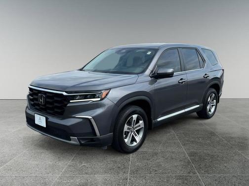 Modern Steel Metallic 2024 Honda Pilot