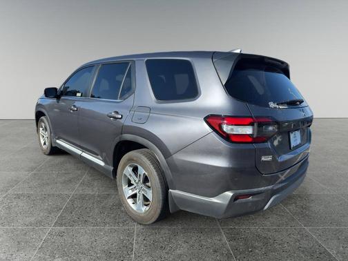 Modern Steel Metallic 2024 Honda Pilot