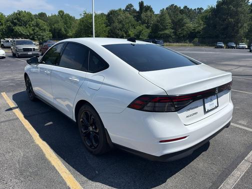 Platinum White Pearl 2025 Honda Accord