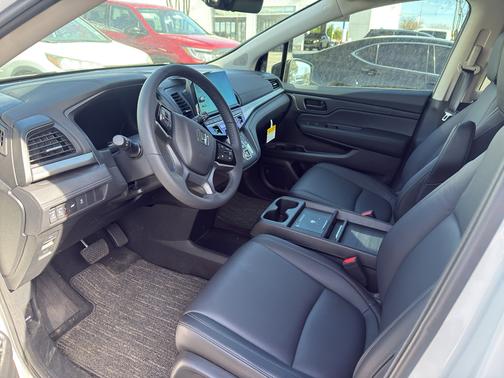 Platinum White Pearl 2026 Honda Odyssey