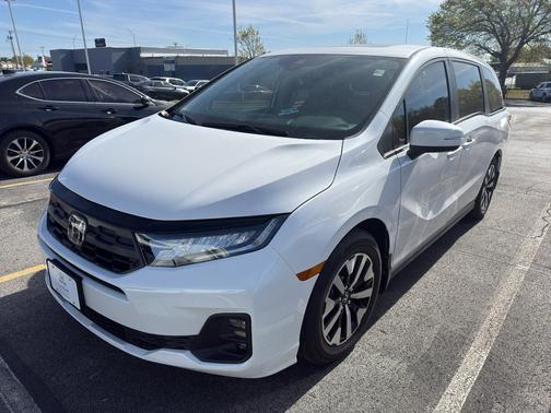 Platinum White Pearl 2026 Honda Odyssey