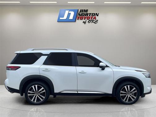 2025 Nissan Pathfinder Platinum 4WD