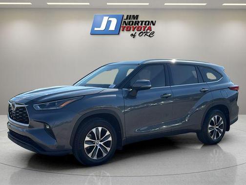 Magnetic Gray Metallic 2021 Toyota Highlander XLE
