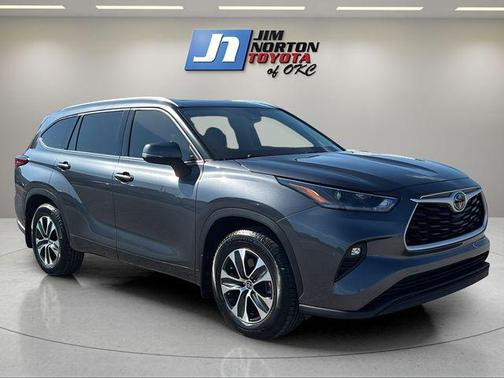 Magnetic Gray Metallic 2021 Toyota Highlander XLE