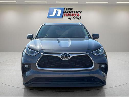 Magnetic Gray Metallic 2021 Toyota Highlander XLE