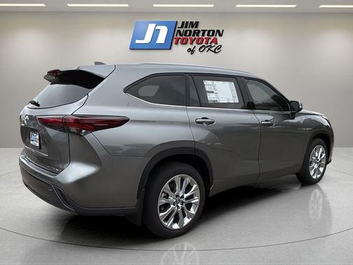 Heavy Metallic 2026 Toyota Highlander Limited