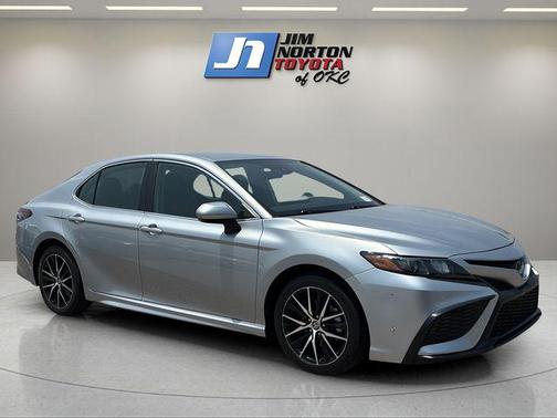 Celestial Silver Metallic 2024 Toyota Camry SE