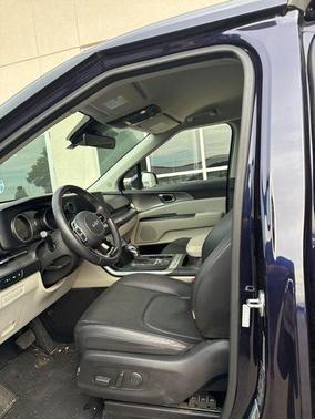 Deep Chroma Blue 2023 Kia Carnival LX