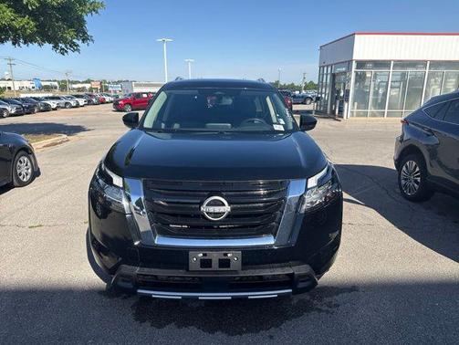 Super Black 2023 Nissan Pathfinder SL 4WD