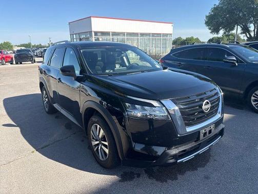 Super Black 2023 Nissan Pathfinder SL 4WD