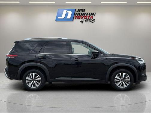 Super Black 2023 Nissan Pathfinder SL 4WD