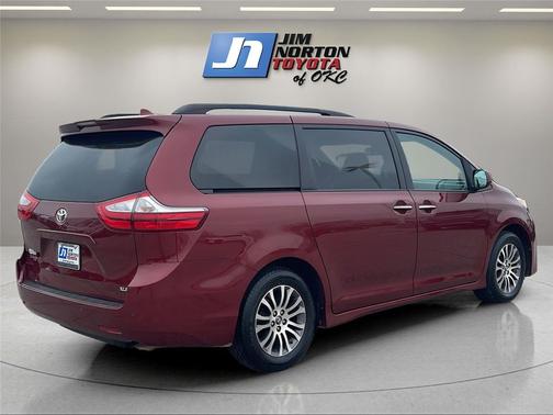 2018 Toyota Sienna XLE
