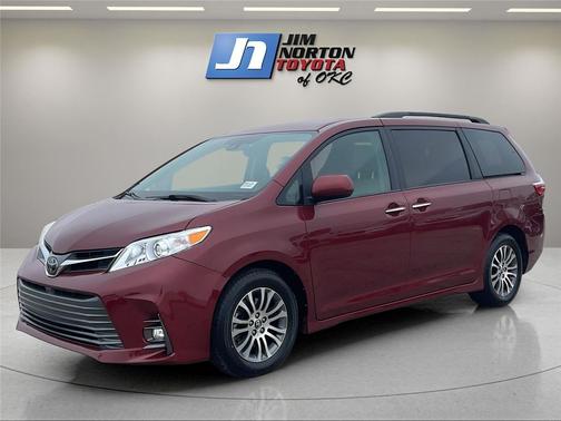 2018 Toyota Sienna XLE