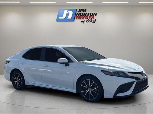 Ice Cap 2023 Toyota Camry SE