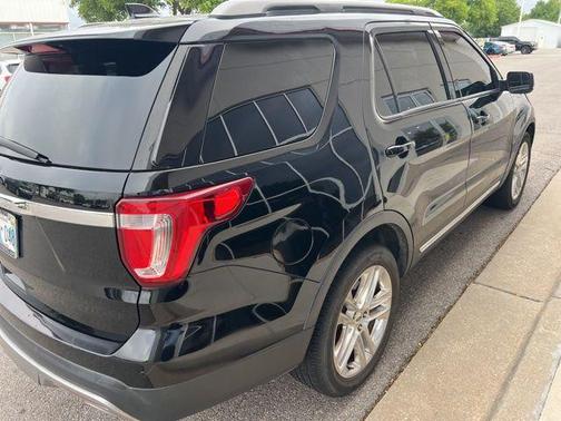 White Platinum Metallic Tri-Coat 2017 Ford Explorer XLT