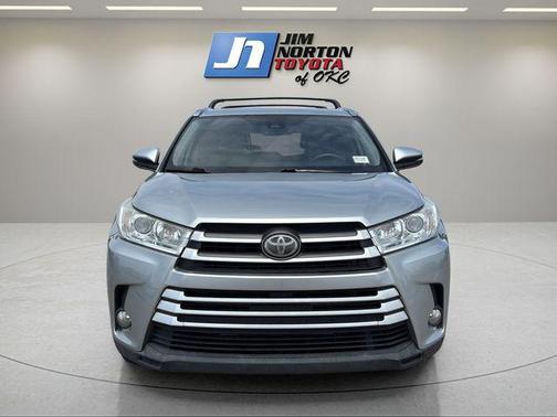 Celestial Silver Metallic 2018 Toyota Highlander XLE