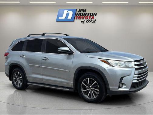 Celestial Silver Metallic 2018 Toyota Highlander XLE