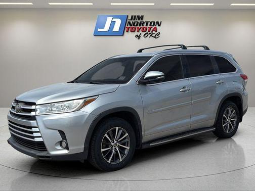 Celestial Silver Metallic 2018 Toyota Highlander XLE
