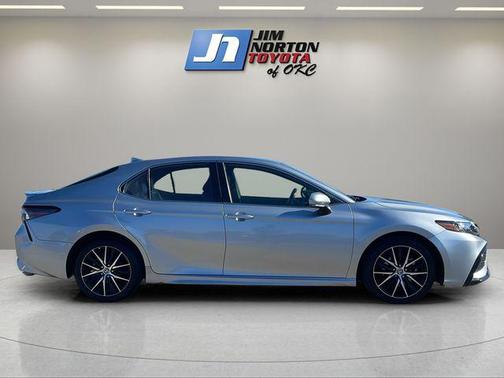 Celestial Silver Metallic 2022 Toyota Camry SE