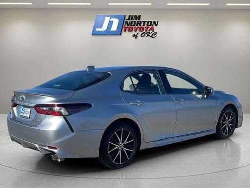 Celestial Silver Metallic 2022 Toyota Camry SE