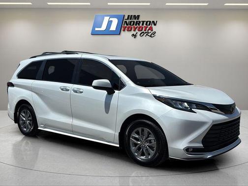 Wind Chill Pearl 2022 Toyota Sienna XLE