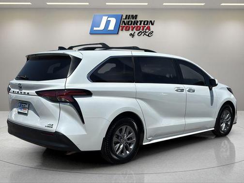 Wind Chill Pearl 2022 Toyota Sienna XLE