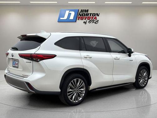 Blizzard Pearl 2020 Toyota Highlander Hybrid Platinum