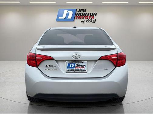 Classic Silver Metallic 2017 Toyota Corolla SE