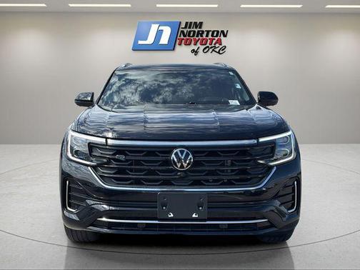Deep Black Pearl 2024 Volkswagen Atlas Cross Sport 2.0T SEL Premium