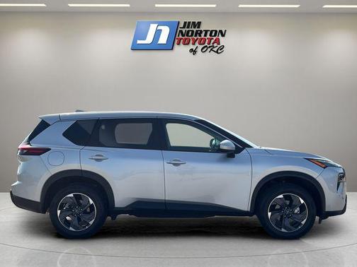 Brilliant Silver Metallic 2025 Nissan Rogue SV