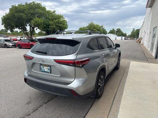 Celestial Silver Metallic 2023 Toyota Highlander XLE