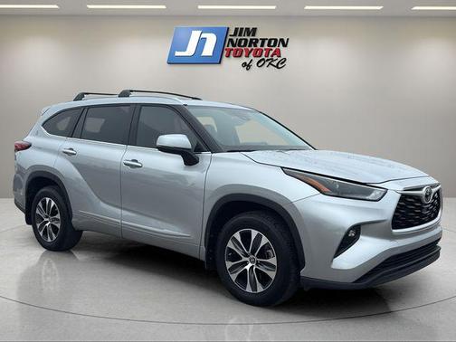 Celestial Silver Metallic 2023 Toyota Highlander XLE