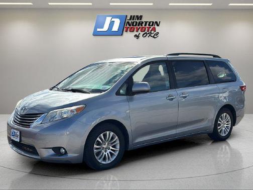 Silver Sky Metallic 2015 Toyota Sienna XLE
