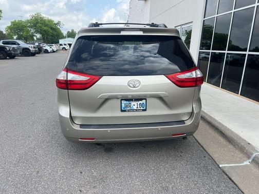 Creme Brulee Mica 2015 Toyota Sienna XLE