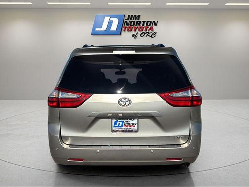 Creme Brulee Mica 2015 Toyota Sienna XLE