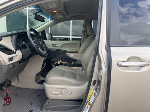 Creme Brulee Mica 2015 Toyota Sienna XLE