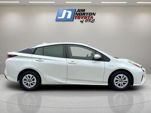 Blizzard Pearl 2017 Toyota Prius Two