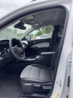 Summit White 2025 Chevrolet Trax LT